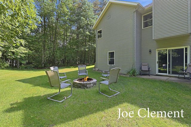 9347 Cedar Pines Lane Ne, Algoma Twp, MI 49345