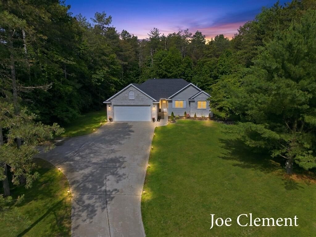 9347 Cedar Pines Lane Ne, Algoma Twp, MI 49345