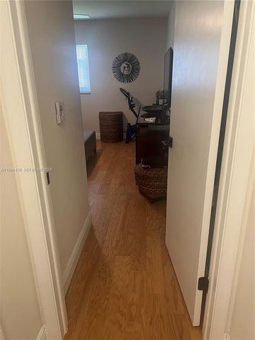 8221 NW 14th Street, Plantation, FL 33322