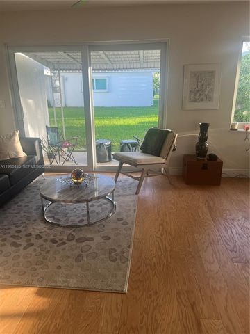 8221 NW 14th Street, Plantation, FL 33322
