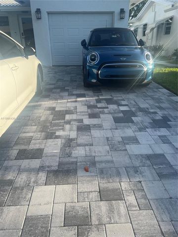 8221 NW 14th Street, Plantation, FL 33322