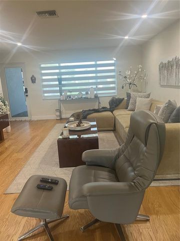 8221 NW 14th Street, Plantation, FL 33322