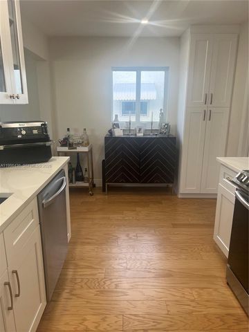 8221 NW 14th Street, Plantation, FL 33322