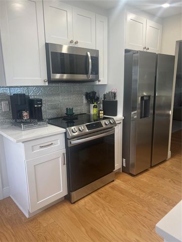 8221 NW 14th Street, Plantation, FL 33322