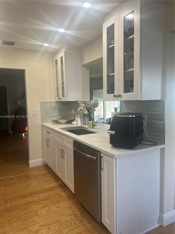 8221 NW 14th Street, Plantation, FL 33322