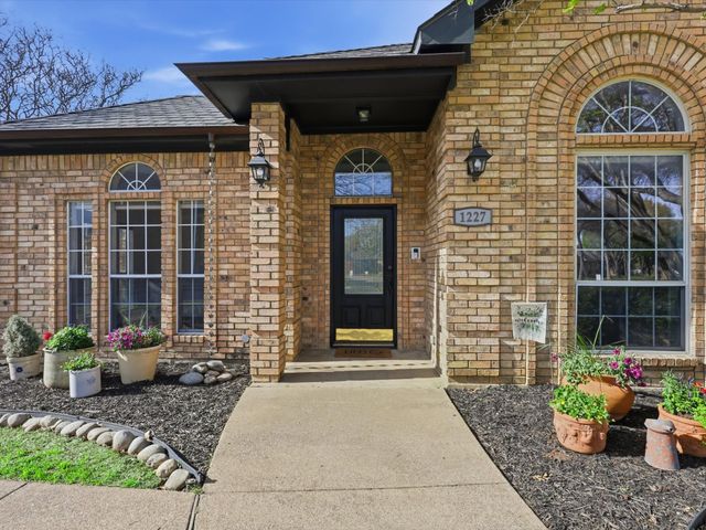 1227 Cambridge Drive, Carrollton, TX 75007