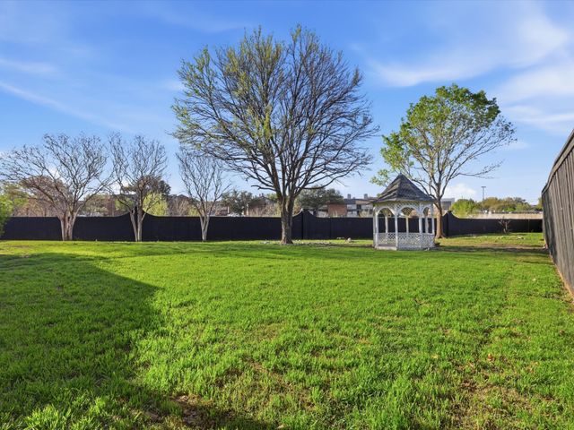 1227 Cambridge Drive, Carrollton, TX 75007