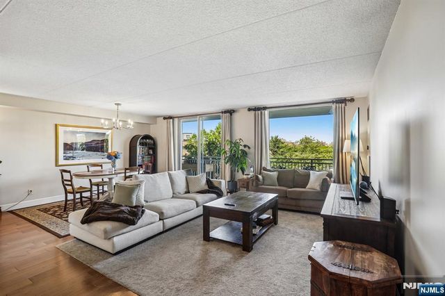 1077 River Road 303, Edgewater, NJ 07020