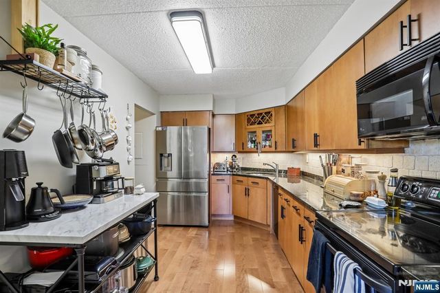 1077 River Road 303, Edgewater, NJ 07020