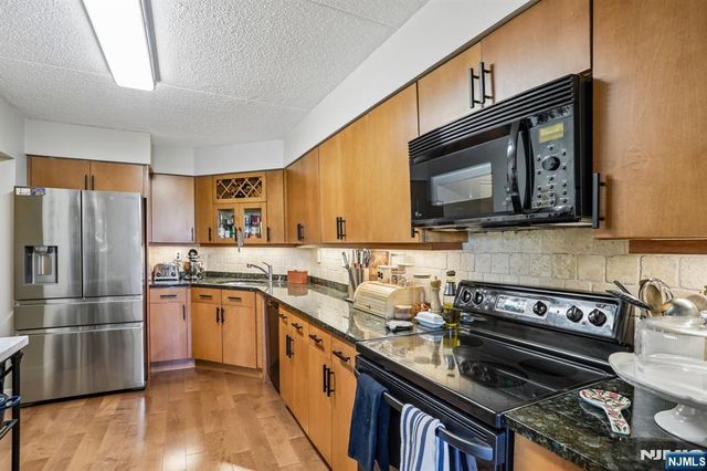 1077 River Road 303, Edgewater, NJ 07020