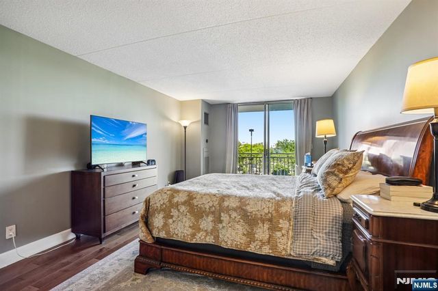 1077 River Road 303, Edgewater, NJ 07020
