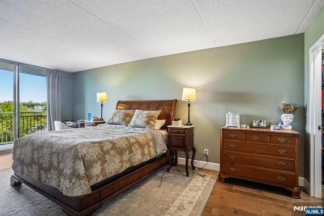 1077 River Road 303, Edgewater, NJ 07020