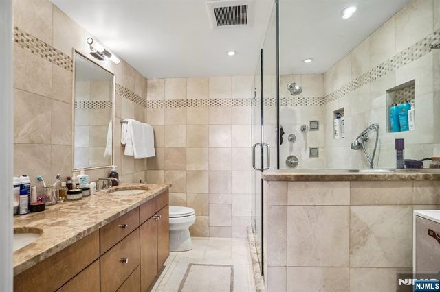 1077 River Road 303, Edgewater, NJ 07020