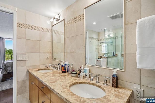 1077 River Road 303, Edgewater, NJ 07020