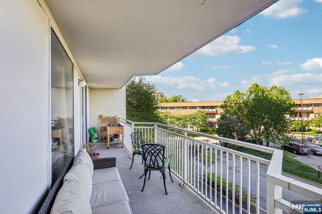 1077 River Road 303, Edgewater, NJ 07020