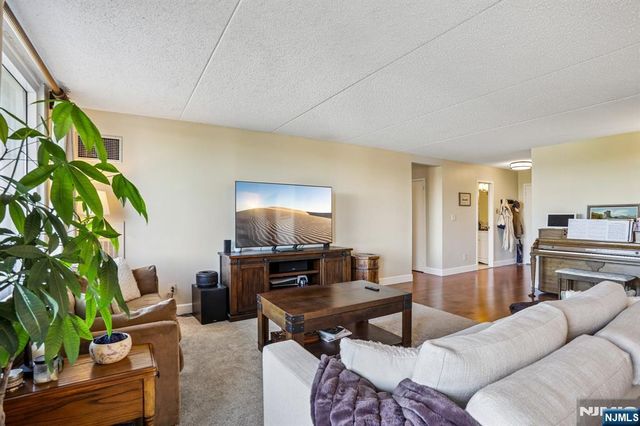 1077 River Road 303, Edgewater, NJ 07020