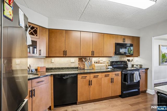 1077 River Road 303, Edgewater, NJ 07020