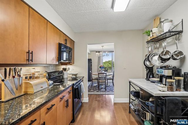 1077 River Road 303, Edgewater, NJ 07020