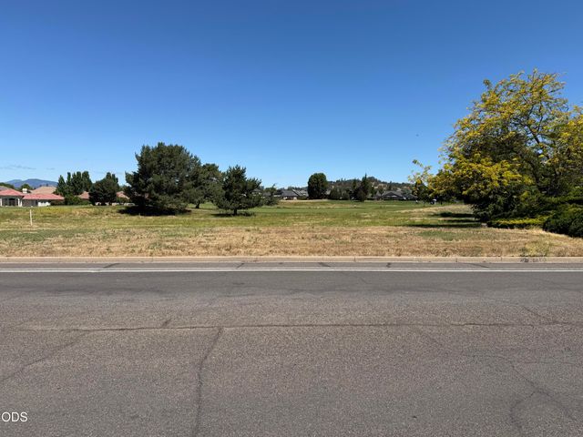 Robert Trent Jones Boulevard, Eagle Point, OR 97524