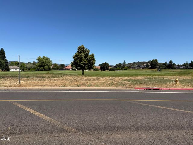 Robert Trent Jones Boulevard, Eagle Point, OR 97524