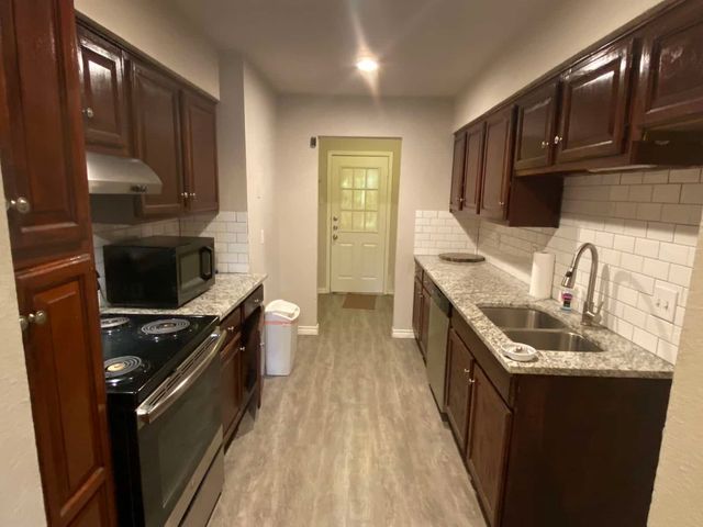 1017 Mullins Street, Irving, TX 75061