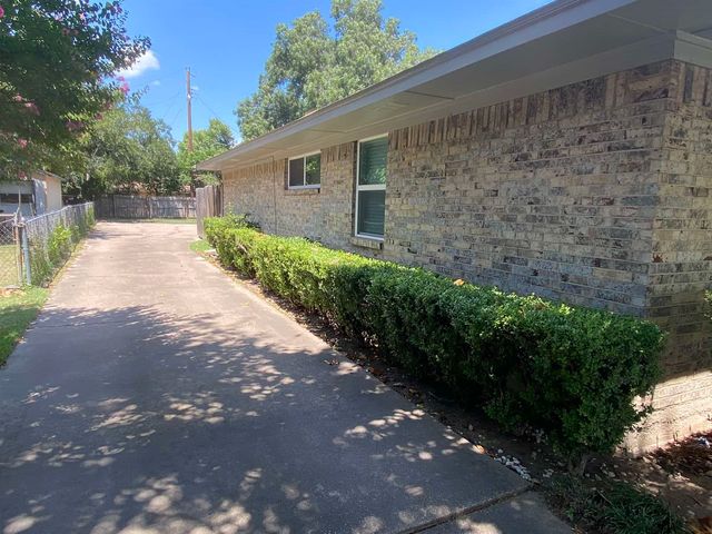 1017 Mullins Street, Irving, TX 75061