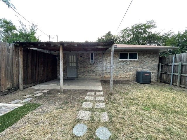 1017 Mullins Street, Irving, TX 75061