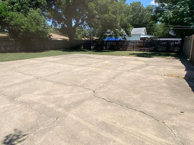 1017 Mullins Street, Irving, TX 75061