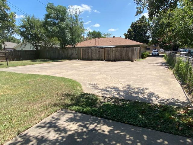 1017 Mullins Street, Irving, TX 75061