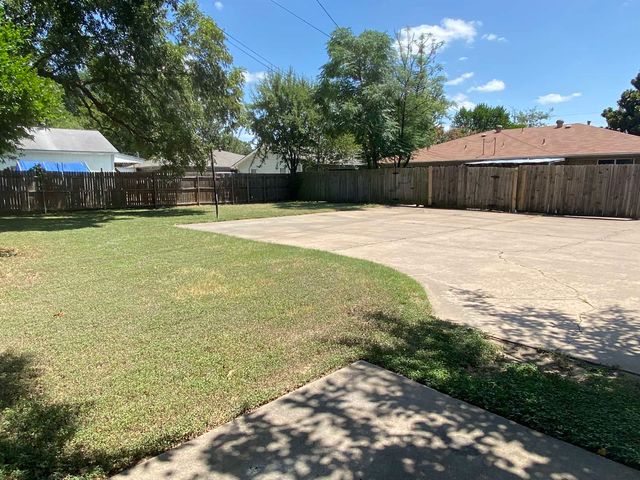 1017 Mullins Street, Irving, TX 75061