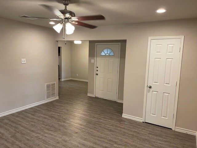 1017 Mullins Street, Irving, TX 75061