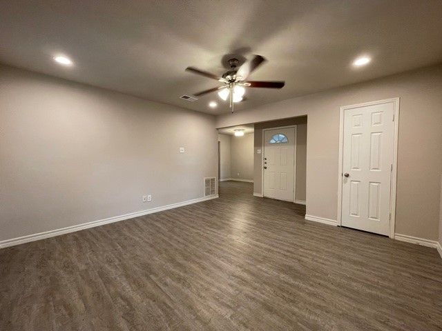 1017 Mullins Street, Irving, TX 75061