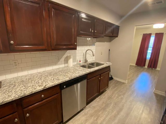 1017 Mullins Street, Irving, TX 75061
