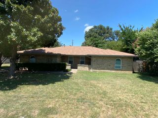 1017 Mullins Street, Irving, TX 75061
