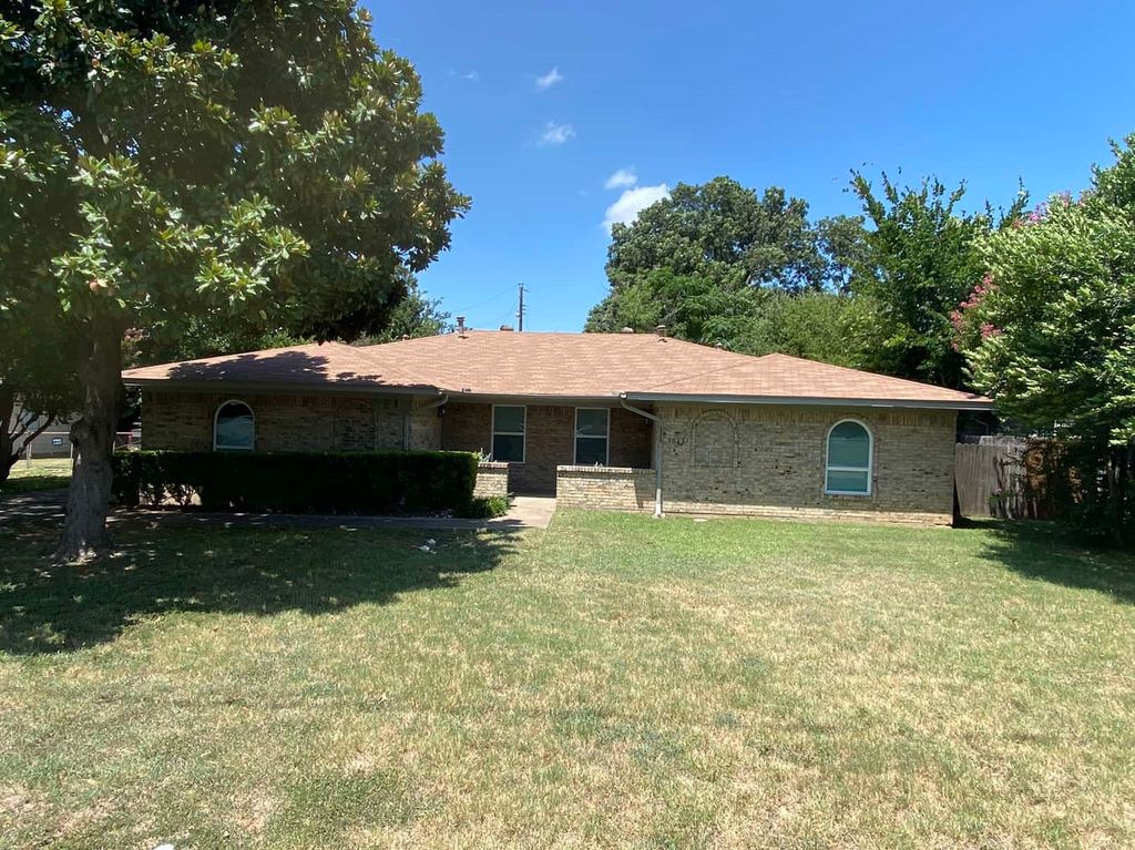 1017 Mullins Street, Irving, TX 75061