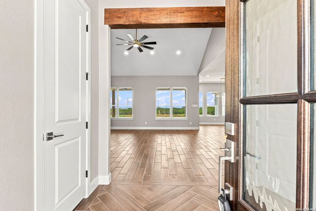 3062 Vista Rdg, Seguin, TX 78155