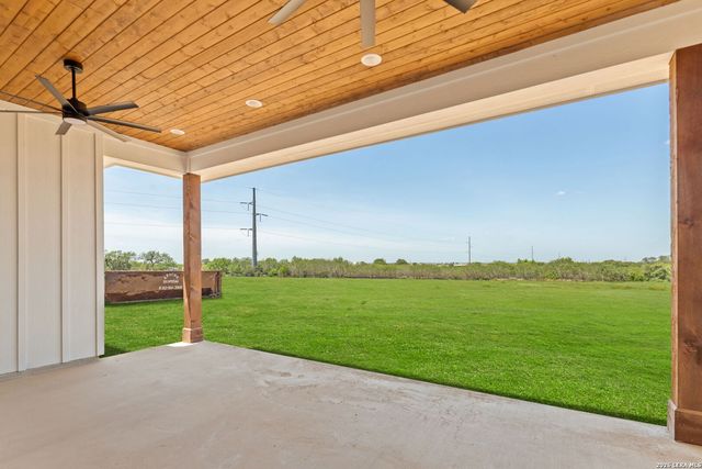 3062 Vista Rdg, Seguin, TX 78155