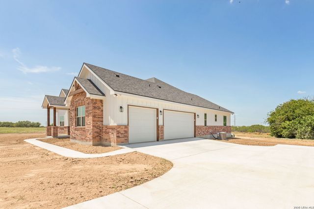 3062 Vista Rdg, Seguin, TX 78155