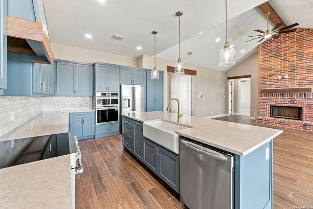 3062 Vista Rdg, Seguin, TX 78155