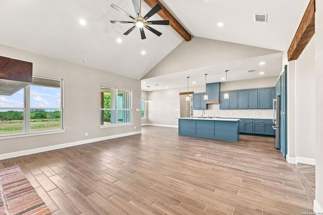 3062 Vista Rdg, Seguin, TX 78155