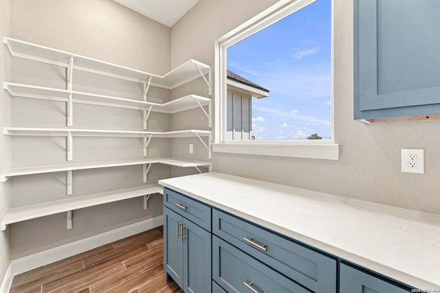3062 Vista Rdg, Seguin, TX 78155