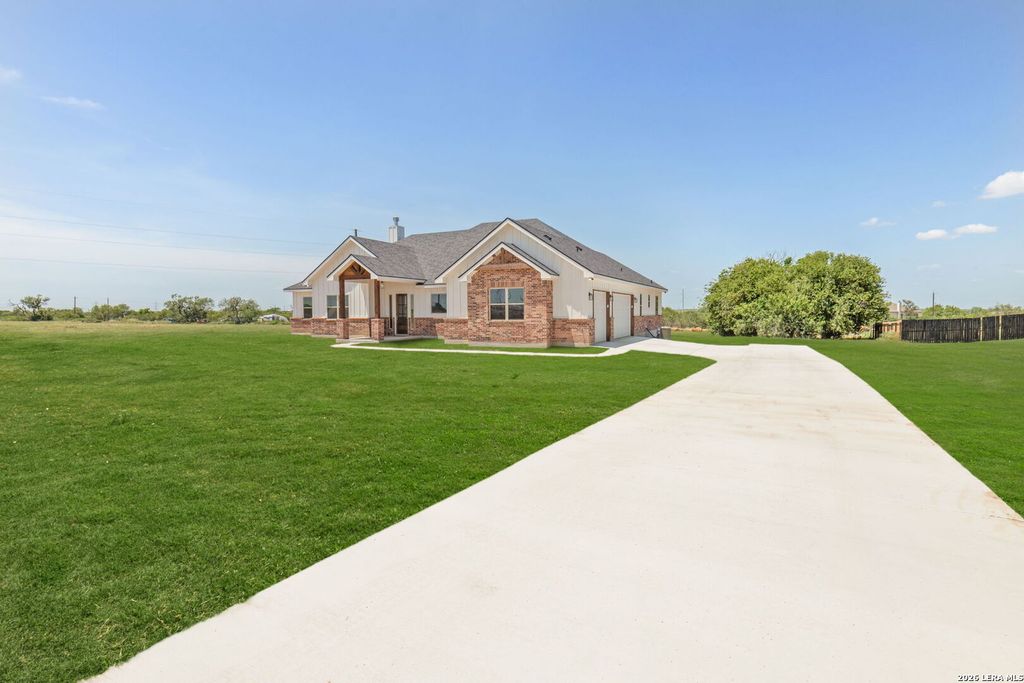 3062 Vista Rdg, Seguin, TX 78155