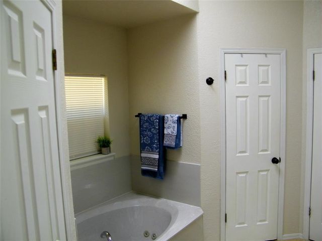 617 Firelane Rd, Edmond, OK 73003