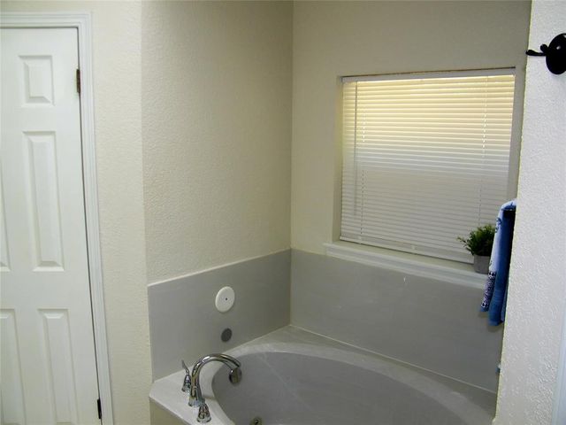 617 Firelane Rd, Edmond, OK 73003