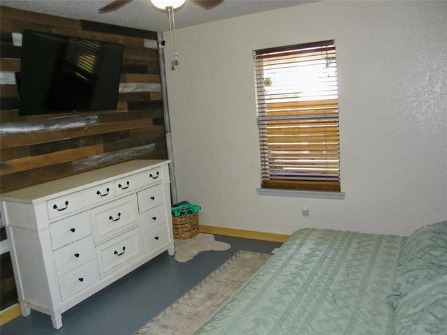 617 Firelane Rd, Edmond, OK 73003