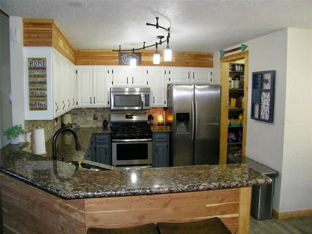 617 Firelane Rd, Edmond, OK 73003