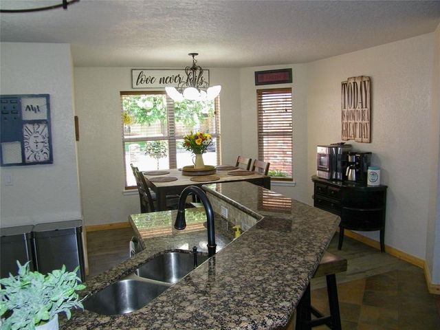 617 Firelane Rd, Edmond, OK 73003