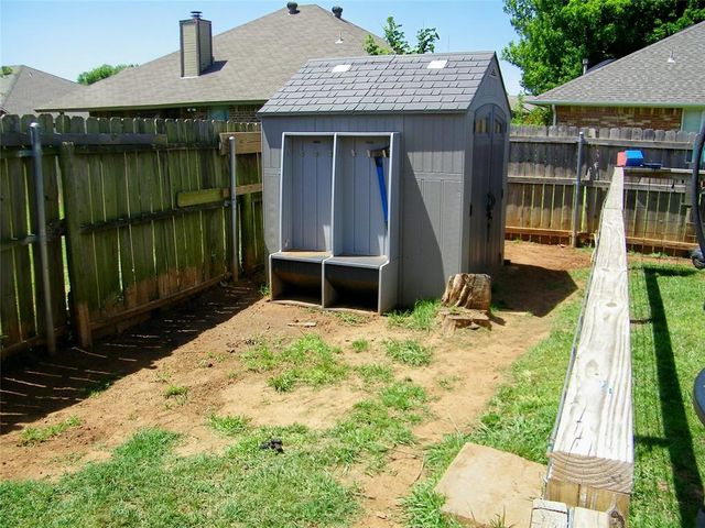 617 Firelane Rd, Edmond, OK 73003