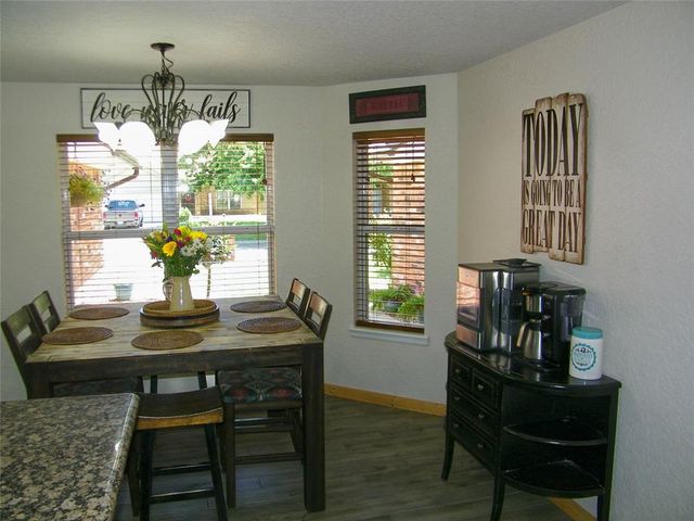 617 Firelane Rd, Edmond, OK 73003