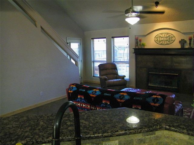 617 Firelane Rd, Edmond, OK 73003